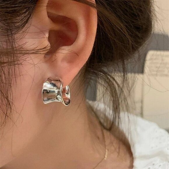 Irregular Metal Circle Hoop Earrings For Women - Picture 3 of 7